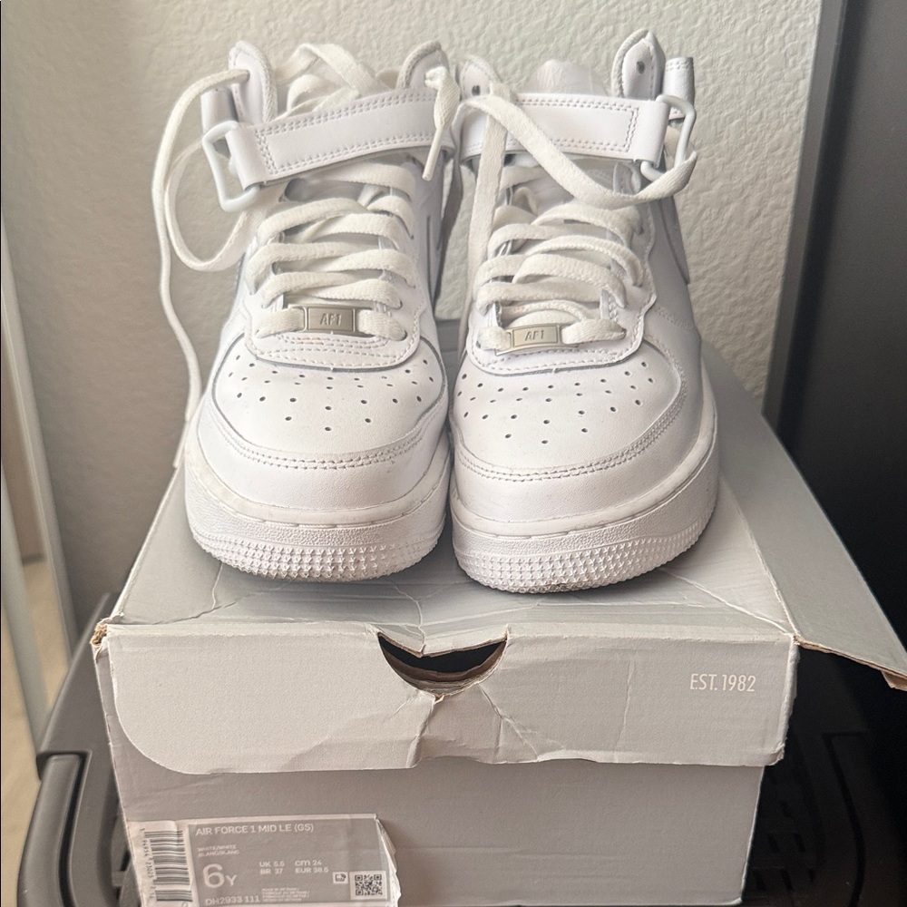 Nike Air Force 1 Mid Le White High-Top Sneaker